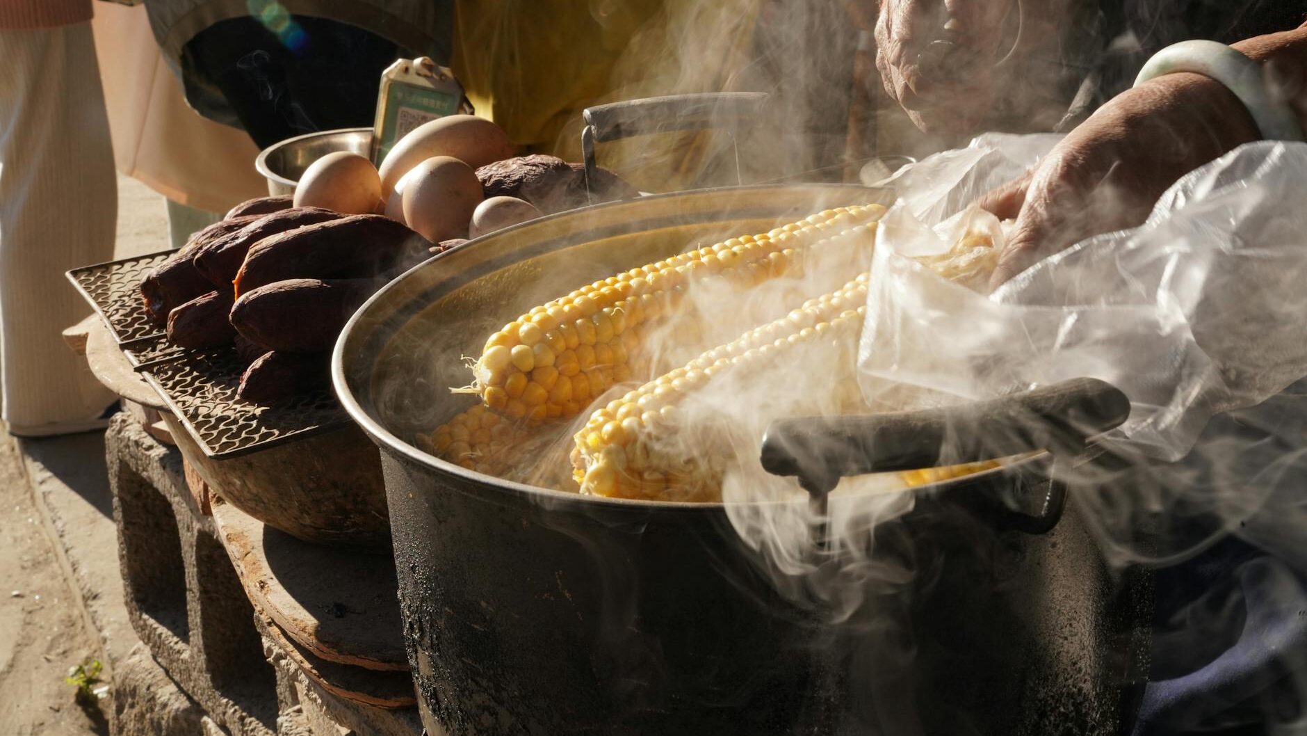 boiled corn at market
